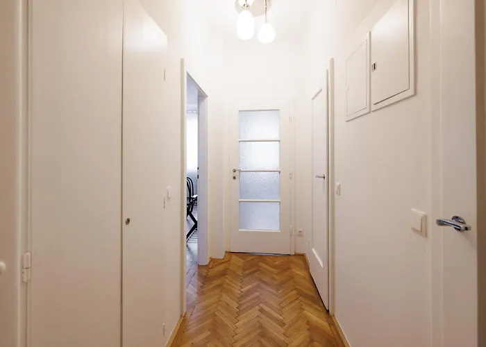 Operastreet Residences - Cosy Single Center *